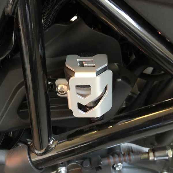 Bremsflüssigkeitsbehälter Schutz hinten silber - Benelli TRK 502 / X - MY TECH