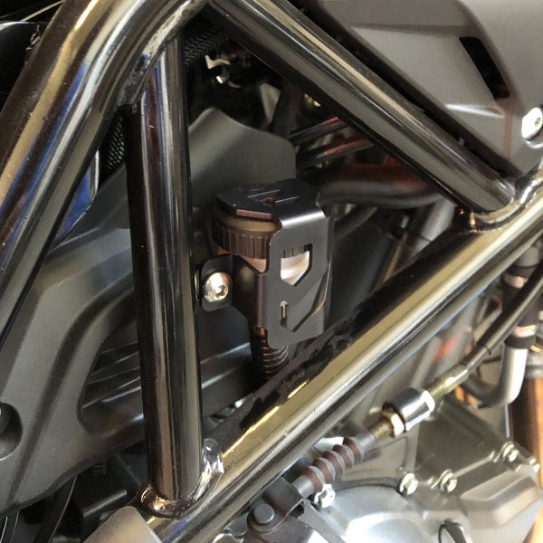 Bremsflüssigkeitsbehälter Schutz hinten schwarz - Benelli TRK 502 / X - MY TECH